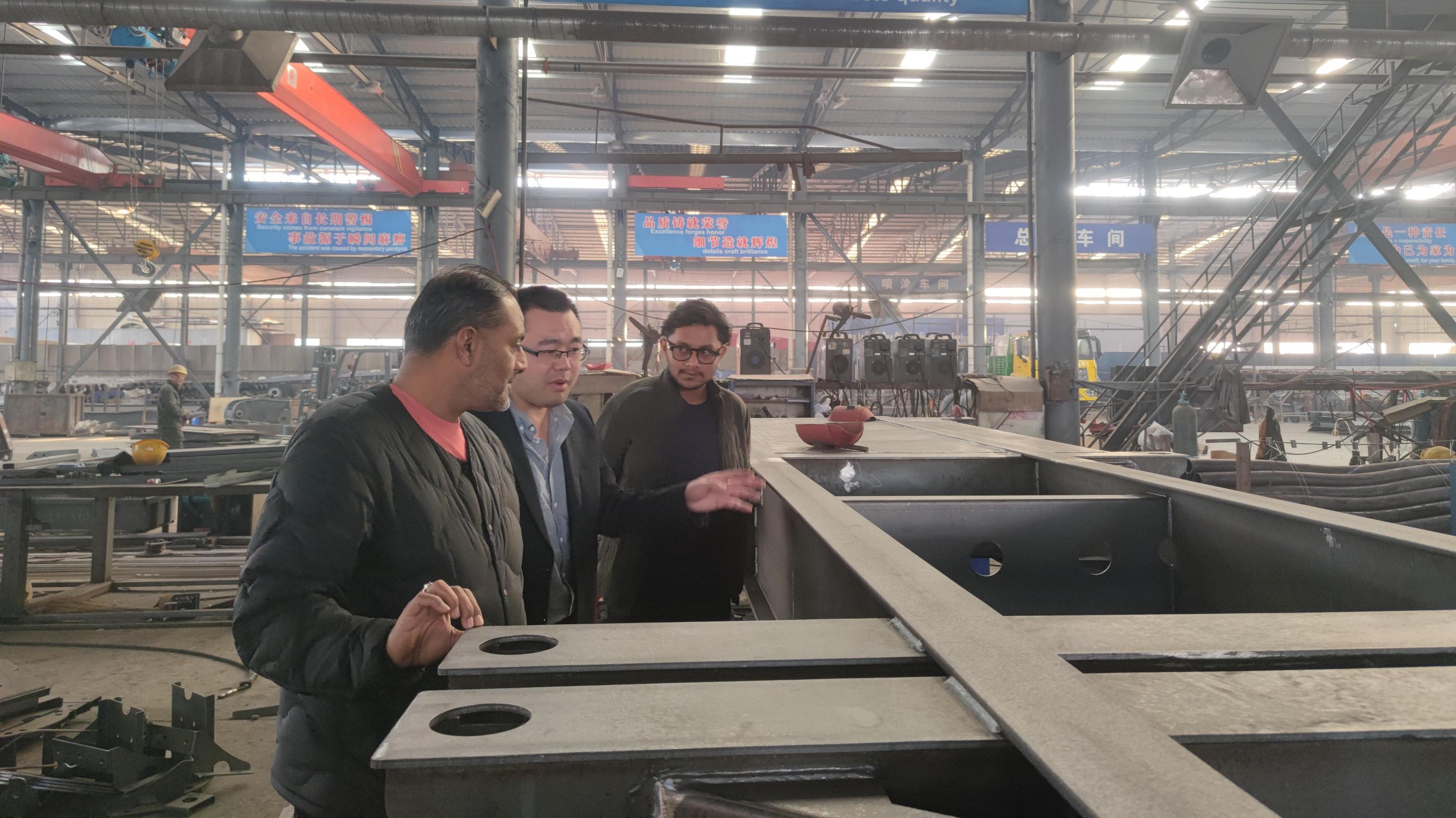 Visite d'un client fidèle d'Afrique de l'Est chez DFRUN